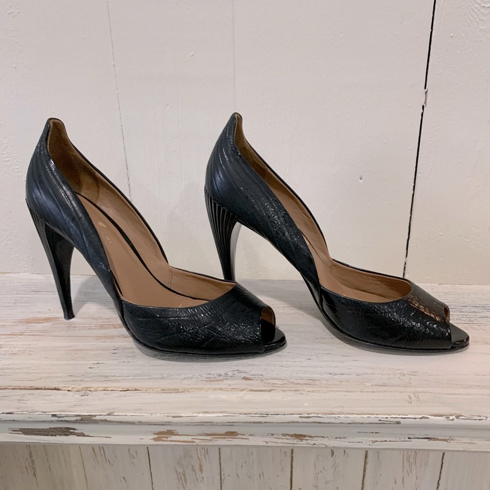 Like NEW Elie Tahari stiletto heels